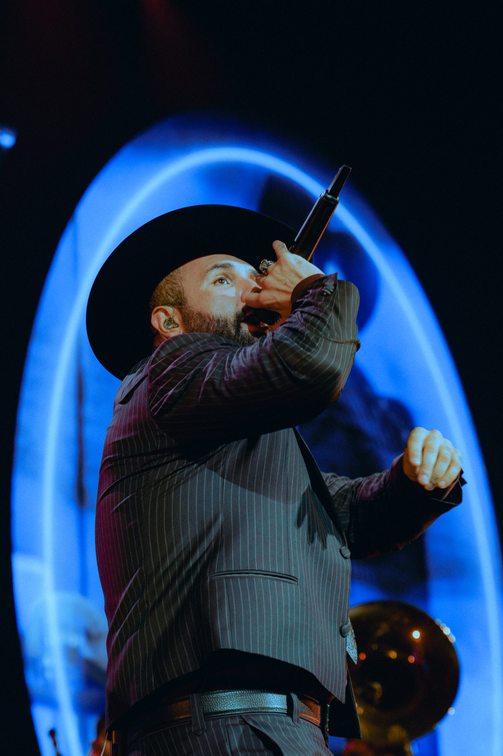 Carín León singing to the Houston crowd at Toyota Center